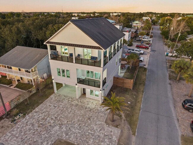 Building Photo - 14300 Millcole Ave