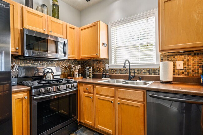 Building Photo - 1431 Bay Overlook Dr