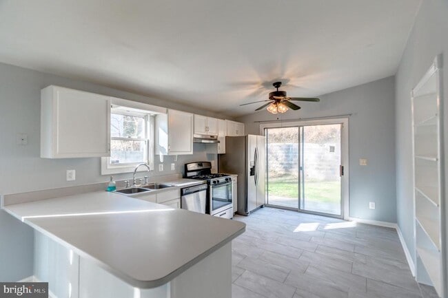 Building Photo - 12121 Catalina Dr