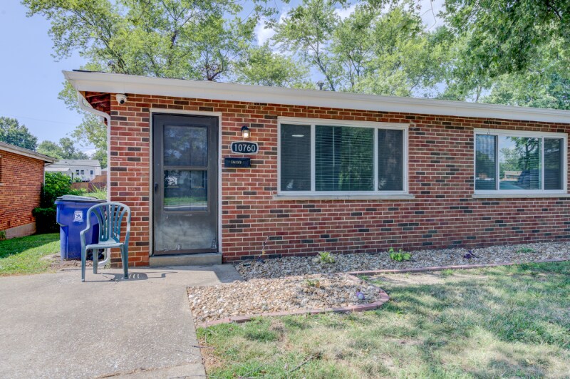 Building Photo - 10760 Tropic Dr