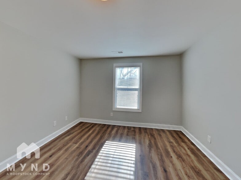 Building Photo - 1212 Silver Farm Rd