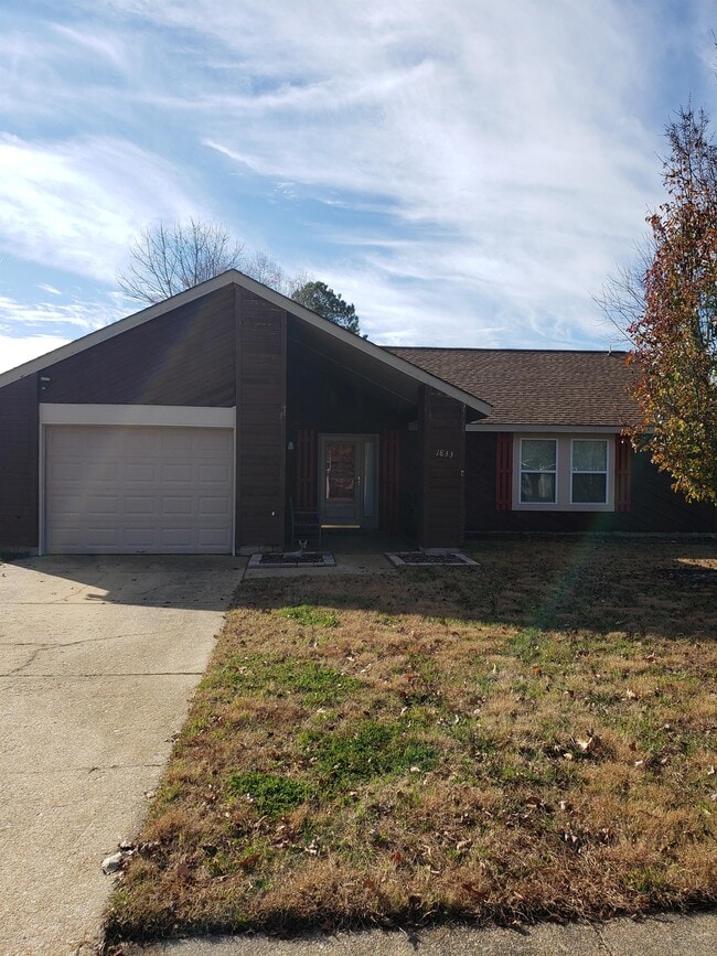 Building Photo - 1833 Slalom Dr