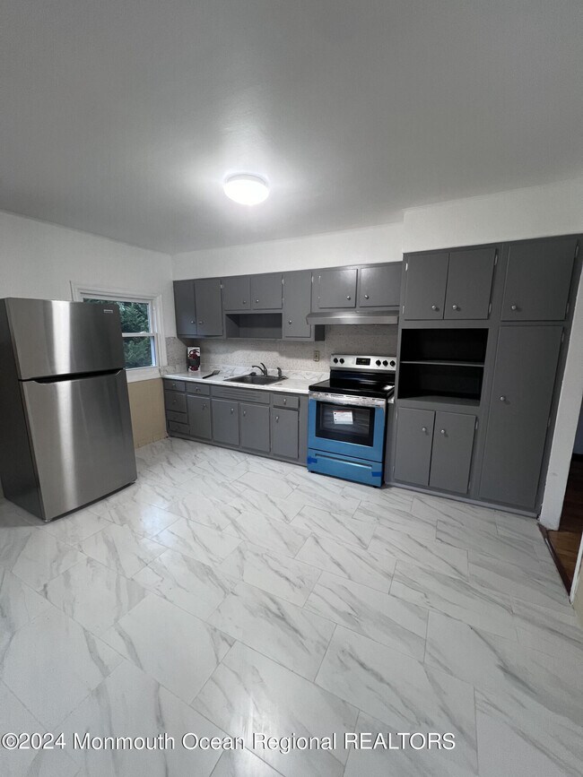 Building Photo - 14 Therese Ave