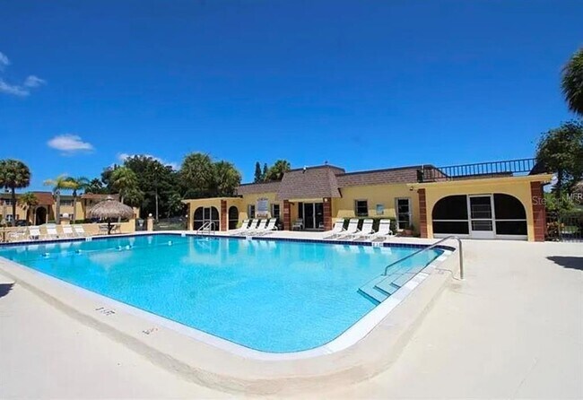 Building Photo - 353 S McMullen Booth Rd