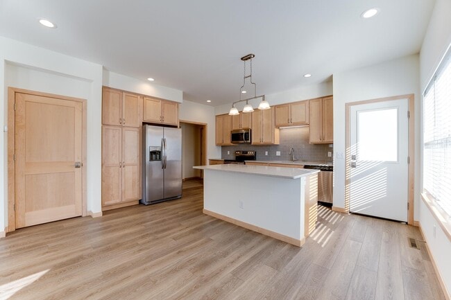 Building Photo - 3630 Angelus Wy