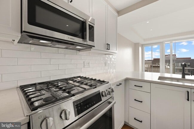 Building Photo - 925 N Fairfax St