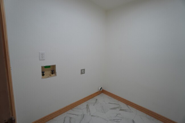 Building Photo - 11965 W Gunsmoke Dr