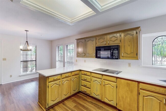 Building Photo - 7504 Summitview Dr