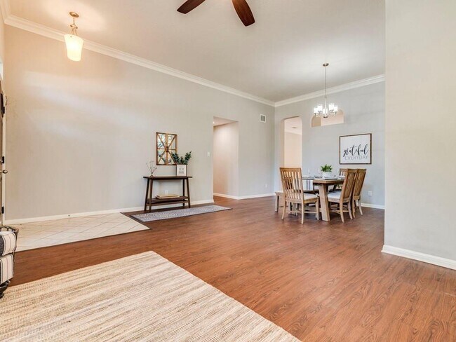 Building Photo - 1104 Quail Ln