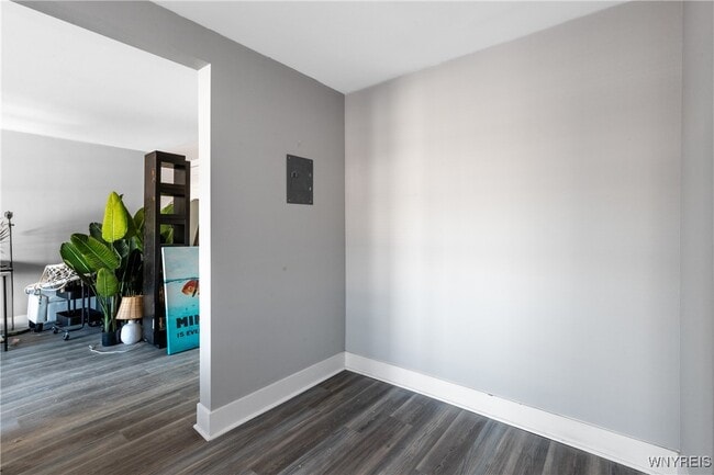 Building Photo - 1225 Hertel Ave