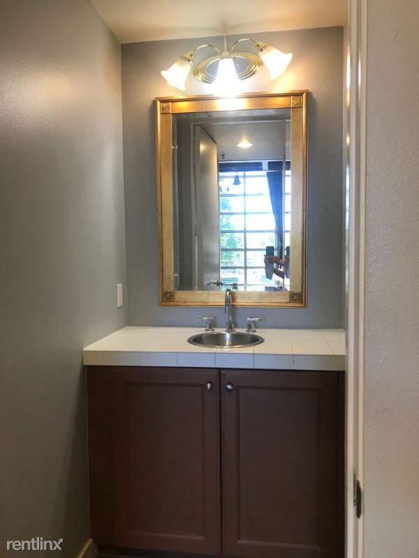 Building Photo - 2 br, 2 bath Townhome - 145 E City Place Dr