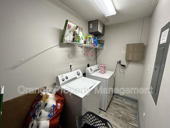 Building Photo - 1611 Muscovy Wy