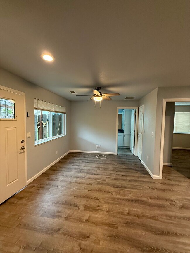 Building Photo - QUAINT ADU