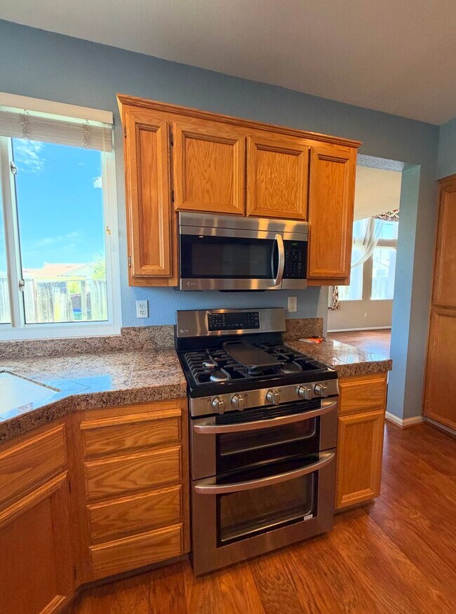 Building Photo - 720 Legends Pl
