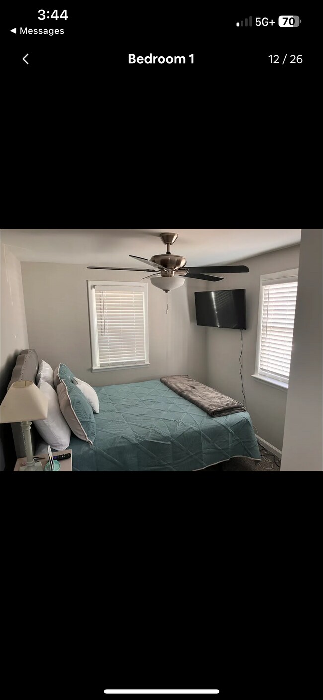 Building Photo - 5 Central St