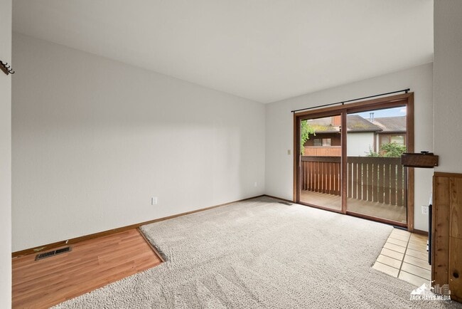 Building Photo - 7242 Foxridge Cir