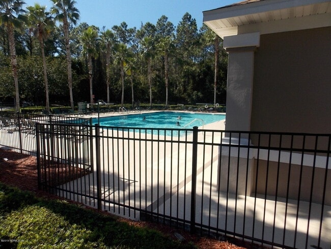 Building Photo - 10550 Baymeadows Rd