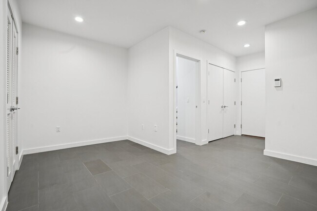 Building Photo - 714 Undercliff Ave