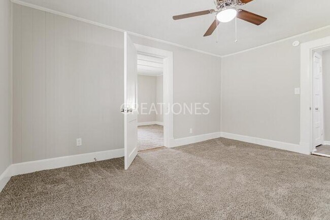 Building Photo - NOW OFFERING 1/2 MONTH FREE IF LEASE SIGNE...