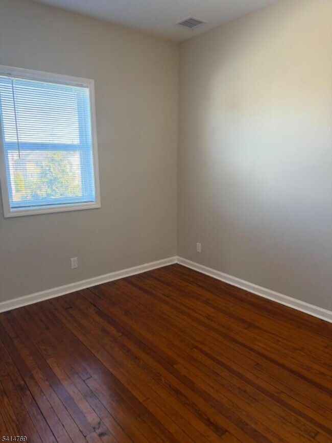 Building Photo - 182 Pierre Ave