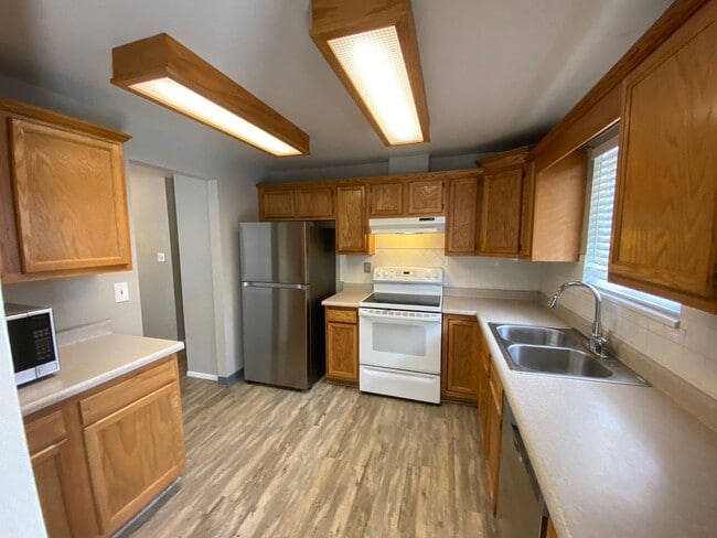 Building Photo - Beautiful Vista Grande home in cul-de-sac