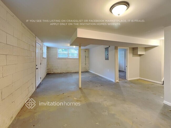 Building Photo - 2362 Springdale Cir SW