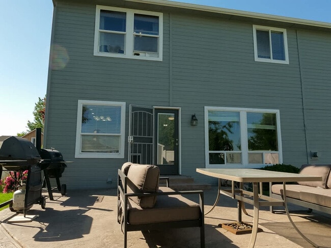 Building Photo - 151 Cub St W