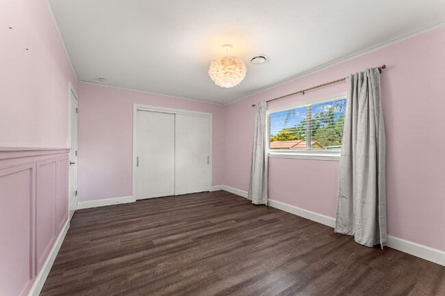 Building Photo - Charming 4-Bed with 2 Full Baths and Large Fenced-in Yard in the Heart of Clermont!