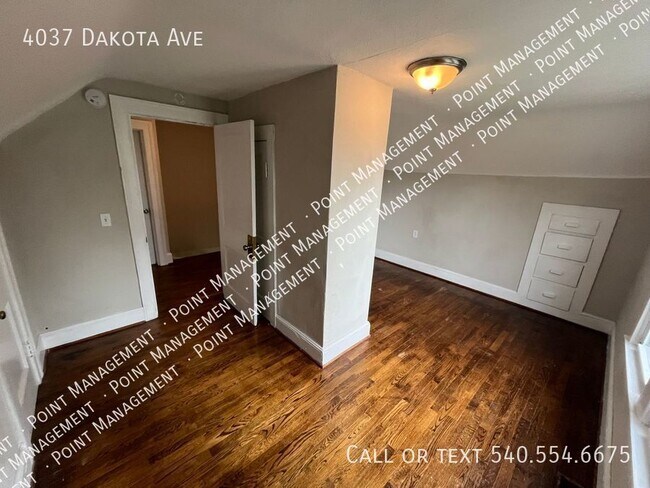 Building Photo - 4 bed 1 bath with Backyard space