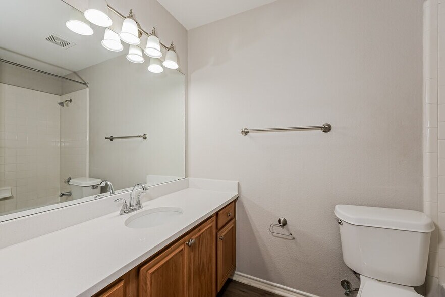 Building Photo - 1308 Doris Dr