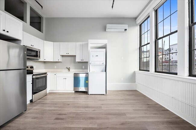 Building Photo - 22 Waverly St