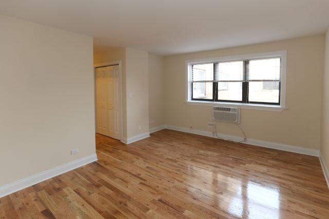 Building Photo - 558 W Arlington Pl