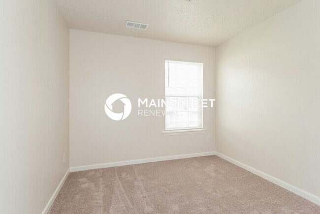 Building Photo - 3 Bedroom Pet-Friendly Home in La Vergne, TN with Main Street Renewal