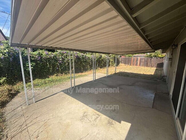 Building Photo - 10763 Oakton Way