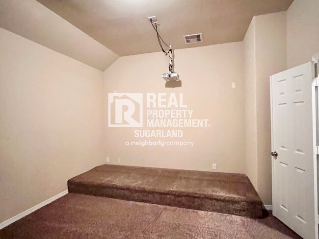 Building Photo - Stunning 5-Bedroom, 4.5-Bath Home for Rent in Richmond, TX
