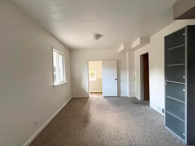 Building Photo - 615 S 900 E