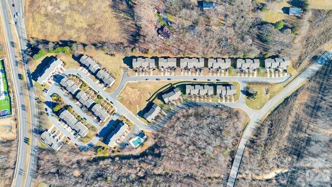 Building Photo - 163 Forest Ridge Rd