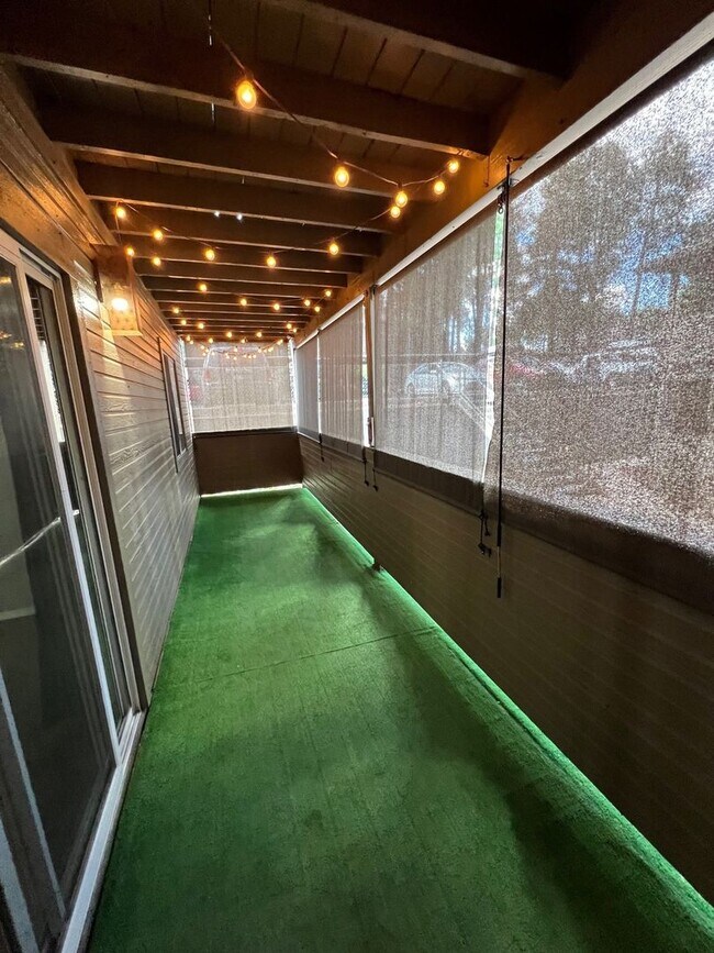 Building Photo - RENT REDUCED! ARBORS - Super Cute 2 bedroo...