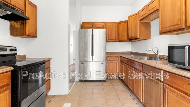 Building Photo - 417 W 30th St