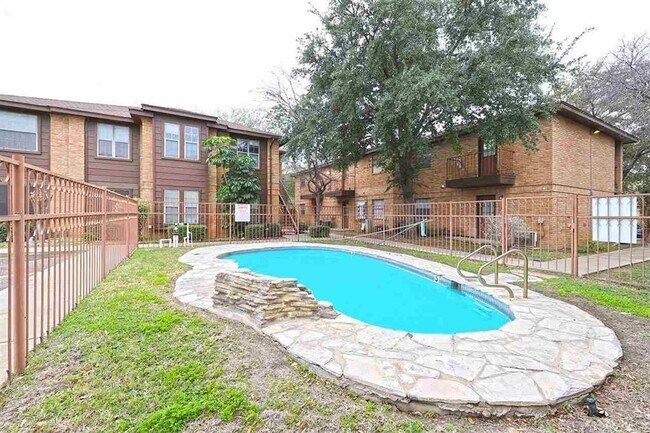 Building Photo - 201 Martingale