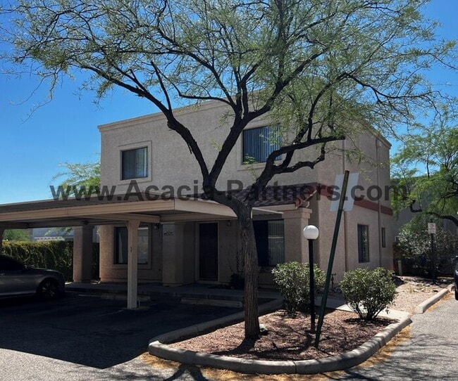 Building Photo - **Gated!!**Two Bedroom Townhome