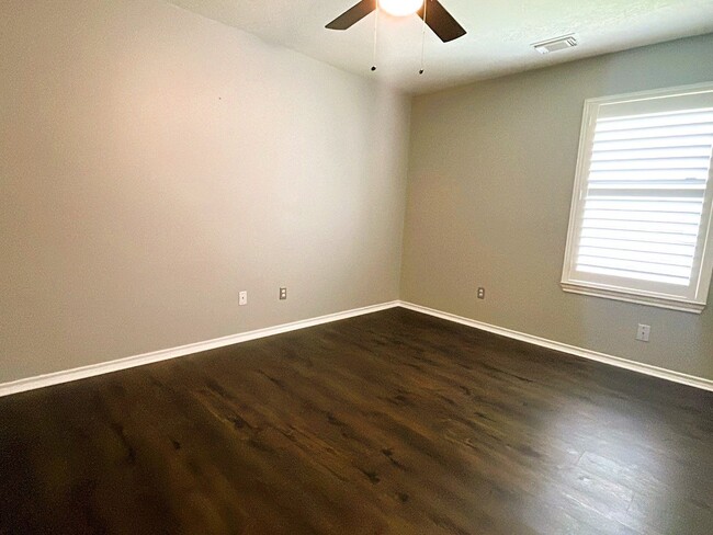 Building Photo - 4113 Cleburne Dr