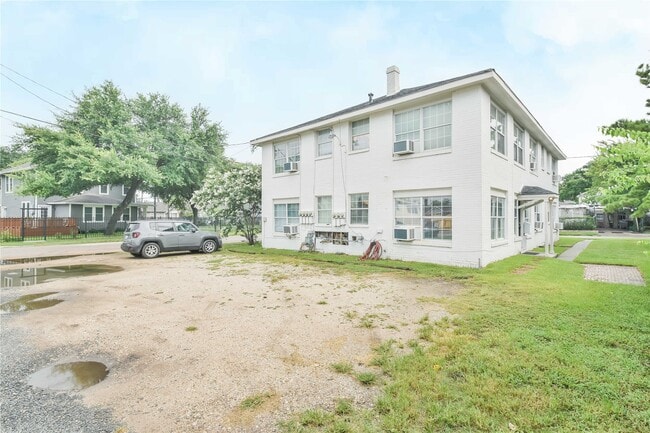 Building Photo - 903 Oakhurst St