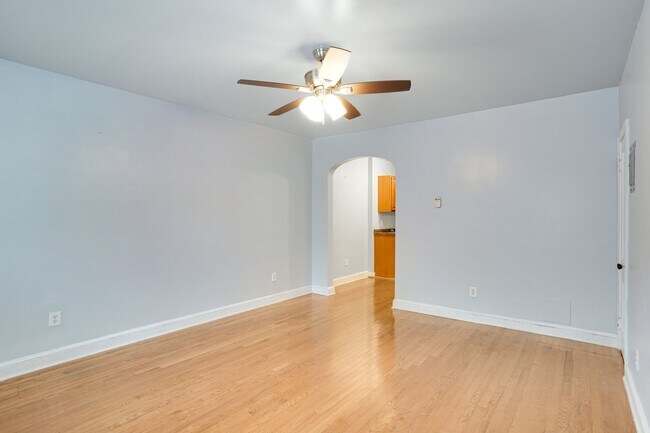 Building Photo - Kingman Park Charming Brick Townhome - Mov...