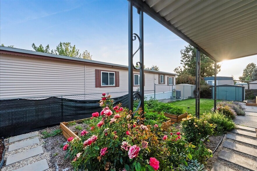 Building Photo - 10601 N Horseshoe Bend Rd