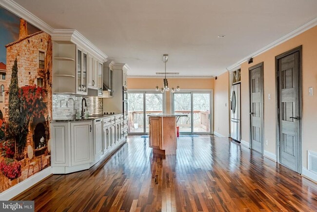 Building Photo - 227 Carriage Ct