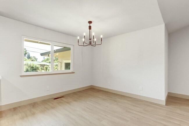 Building Photo - High-End 4-Bedroom Retreat | Designer Kitchen | Resort-Style Backyard & Pool!