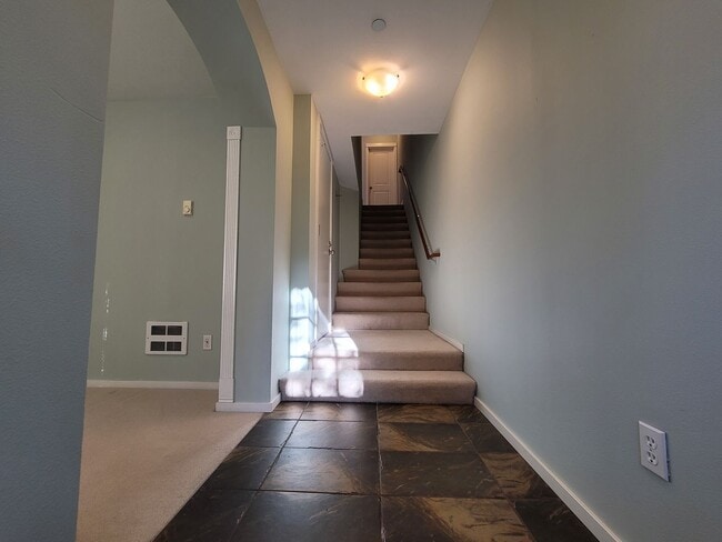 Building Photo - 22653 NE Alder Crest Ln