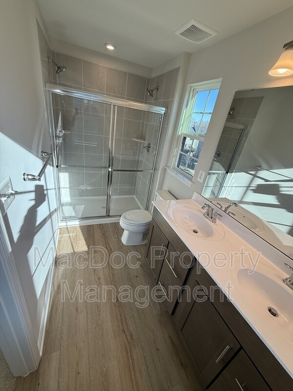 Building Photo - 1100 Rampart Dr