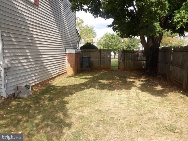 Building Photo - 413 Forest Ct